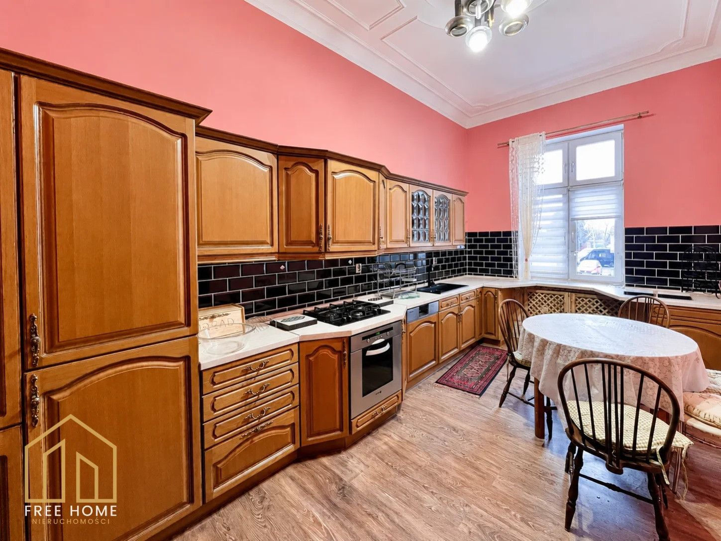 Parter z tarasem, ogród i murowany garaż w kamienicy, 3 pokoje — miniatura 3